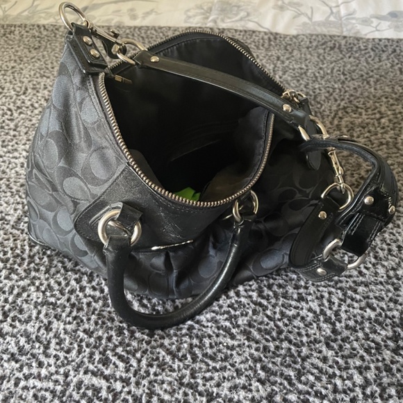 Purses - Picture 3 of 9